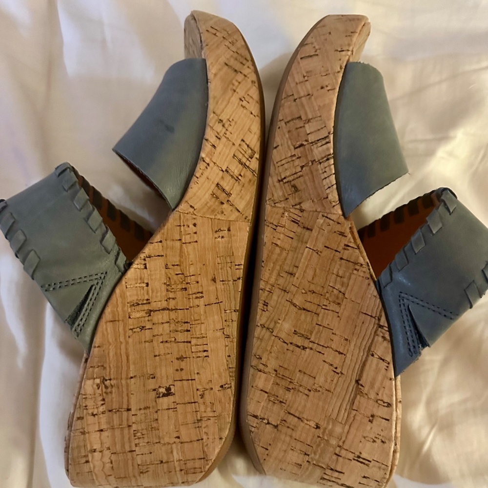 Two Pair! Korks Kendri Cork-Bottom Leather Wedge Sandals, Black and Blue Size 8 - Picture 7 of 7